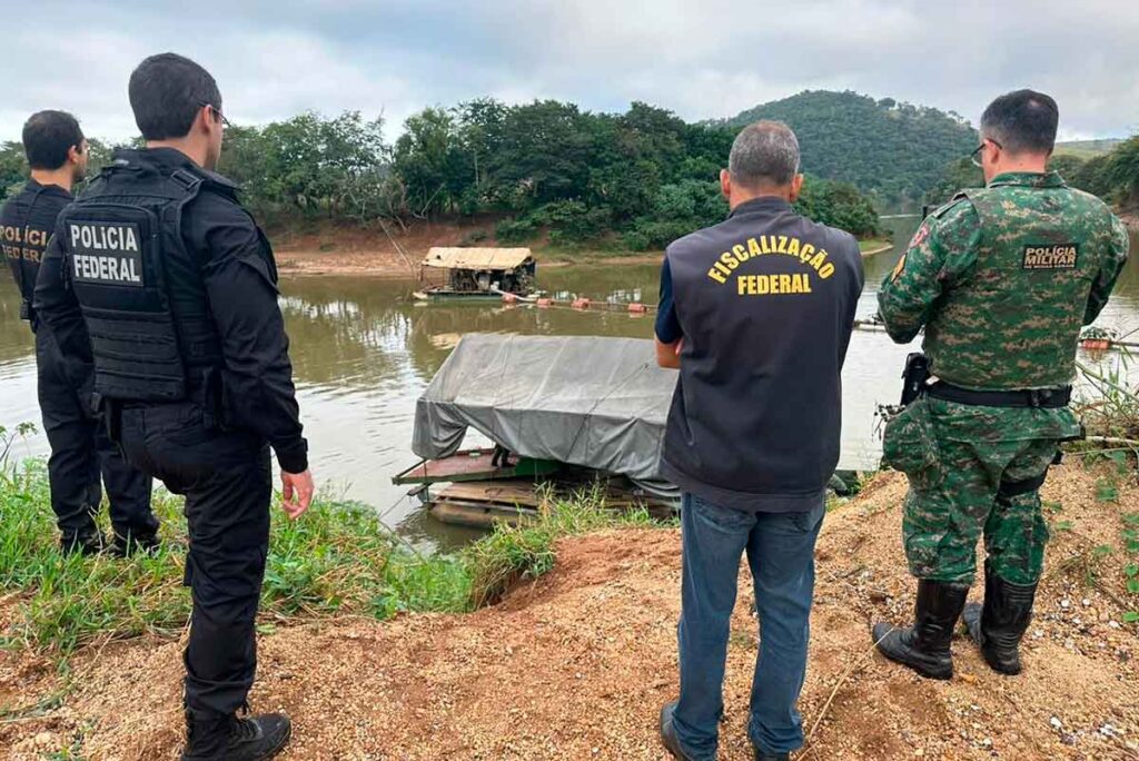 operação-PF-extração-ilegal-de-areia-rio-pomba-foto-pf-4 operação-PF-extração-ilegal-de-areia-rio-pomba-foto-pf-4