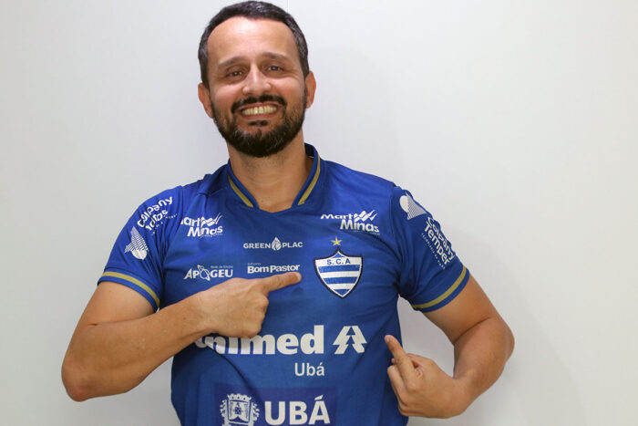 Torcedores fanáticos pelo Aymorés falam sobre paixão pelo Azulão 1 torcedor aymores1 by couri editada 1