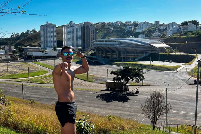 "Correr é bom demais": corredor carioca viraliza ao percorrer JF de Benfica ao Salvaterra 2 Pedro correu em Juiz de Fora