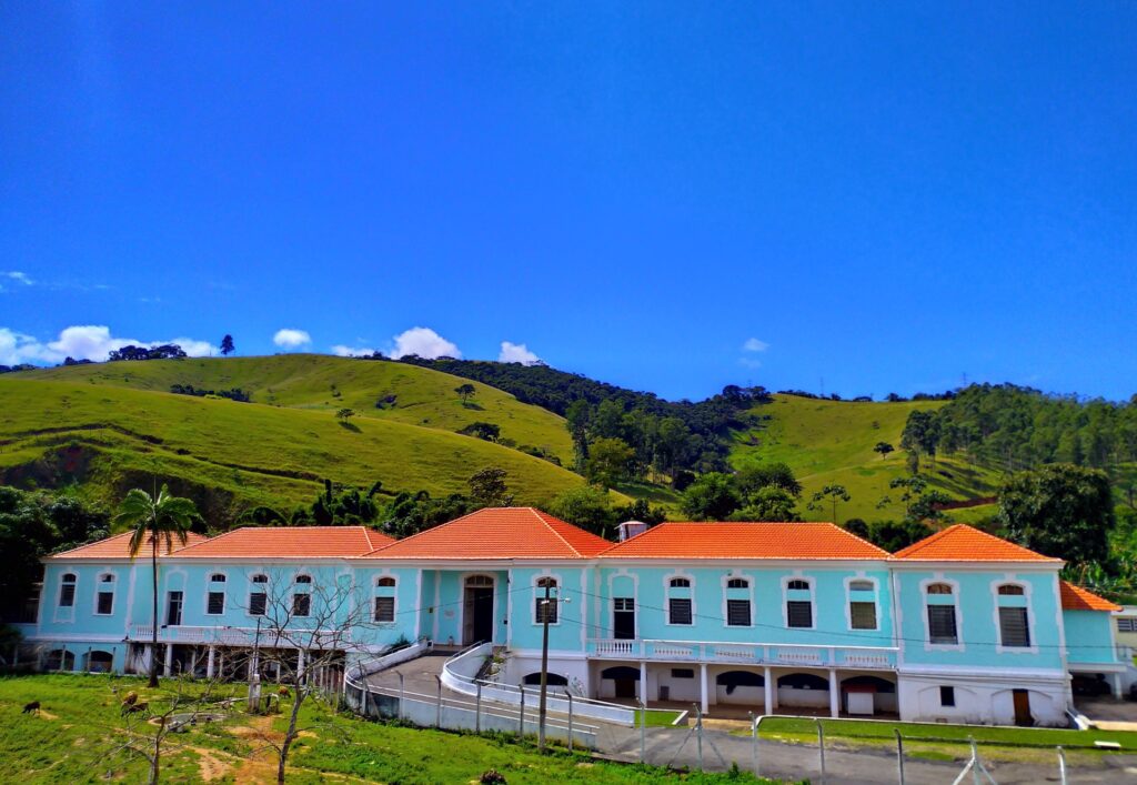 Dois são presos após invasão ao Abrigo Santa Helena; local estaria sofrendo outras ameaças de invasão 2 presos