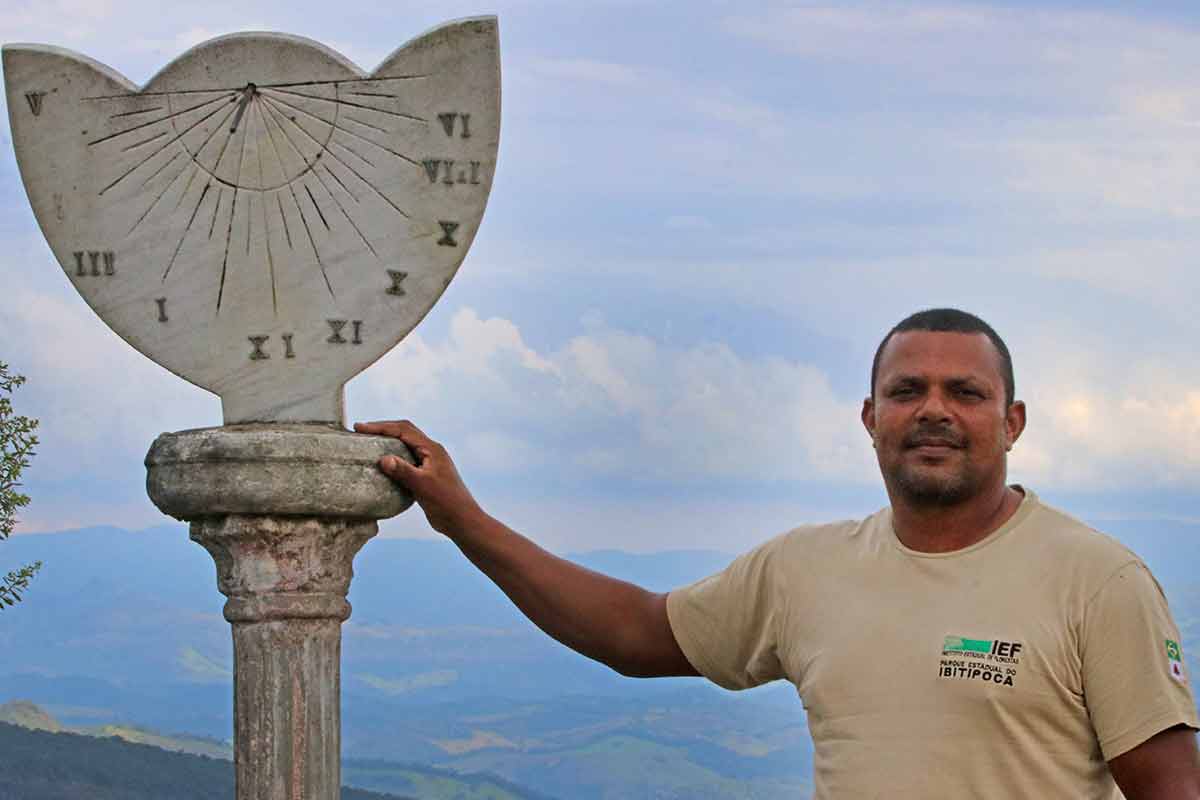Quem cuida do planeta? Conheça a história de Carlos Ribeiro, funcionário há 30 anos no Parque Estadual do Ibitipoca 1 CARLOS BIOSFERA Leonardo Costa