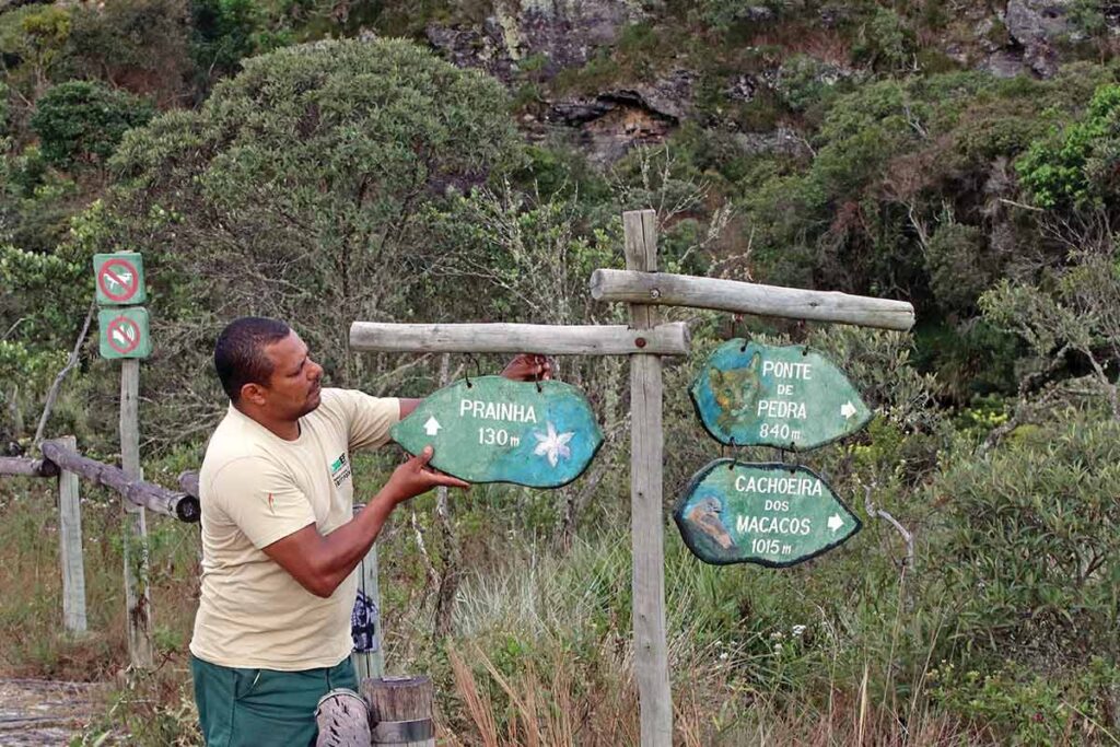 Quem cuida do planeta? Conheça a história de Carlos Ribeiro, funcionário há 30 anos no Parque Estadual do Ibitipoca 3 Carlos Ribeiro, funcionário há 30 anos no Parque Estadual do Ibitipoca