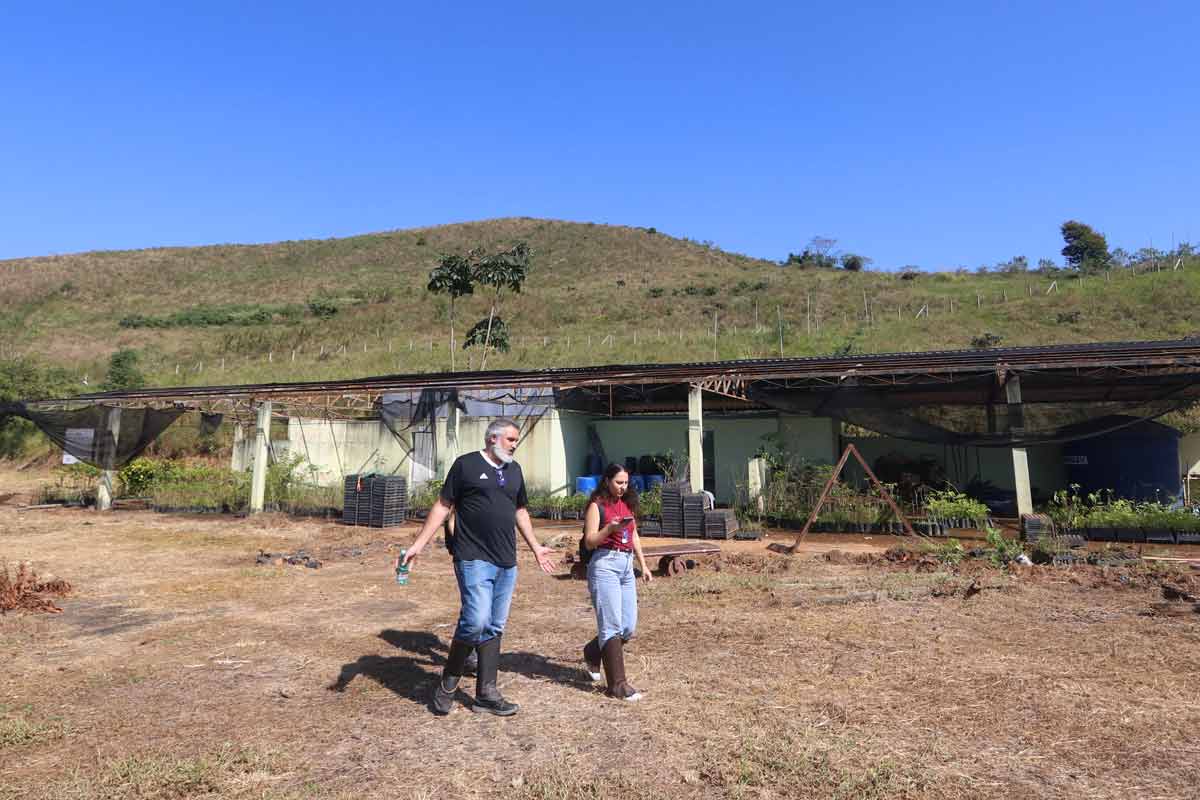Cientistas trabalham para restaurar floresta e recuperar nascentes na Fazenda Experimental da UFJF 3 nayara na fazenda