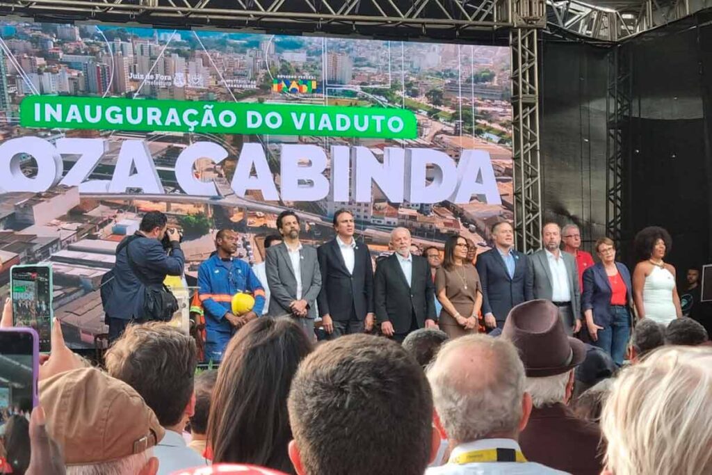 Lula inaugura viaduto, mas avisa que voltará à cidade por novas obras 1 Lula Roza Cabinda Leonardo Costa 1