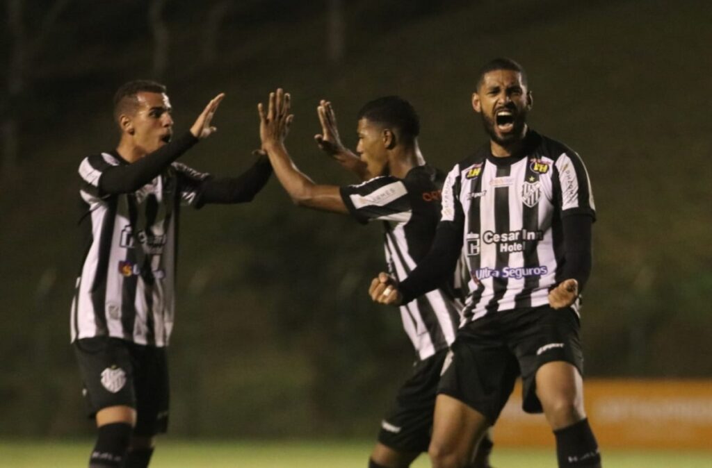 Tupi vence o Aymorés por 2 a 1 e se aproxima do G-3 do Módulo II 2 Tupi vence o Aymorés por 2 a 1 e se aproxima do G-3 do Módulo II