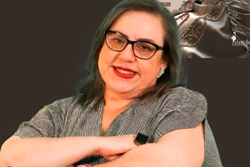 Maria Claudia Bonadio lança livro ‘Pílulas de História da moda’ nesta terça 2 divulgacao