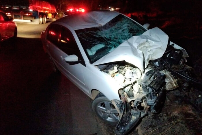 Motociclista morre em colisão frontal com carro de passeio 1 motociclista morreu no local