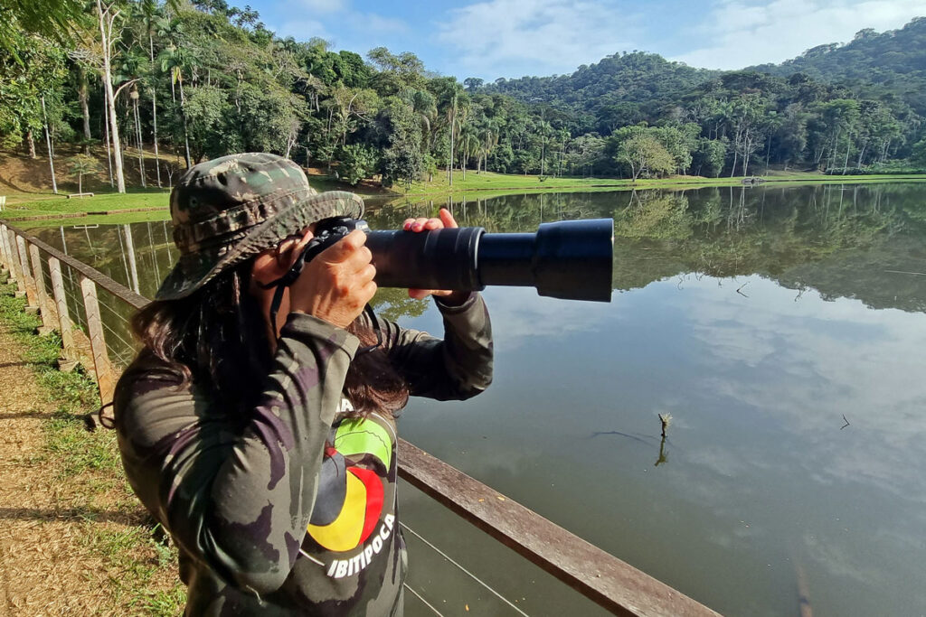 Passarinhar: observadora de aves colabora com ciência cidadã ao fotografar espécies raras 4 aves teca resende leonardo costa CAPA