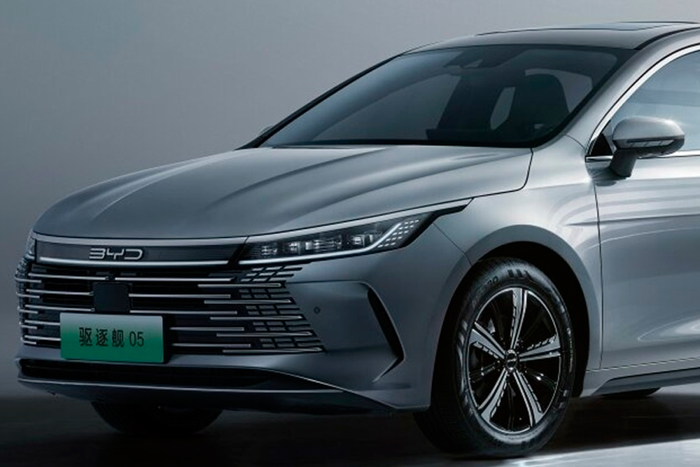 Sedã híbrido BYD King chega mais barato para brigar com o Corolla 3 BYD King