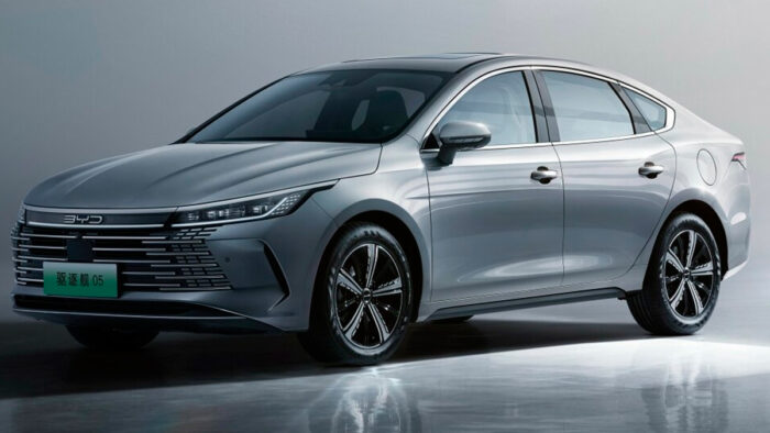 Sedã híbrido BYD King chega mais barato para brigar com o Corolla 1 BYD King