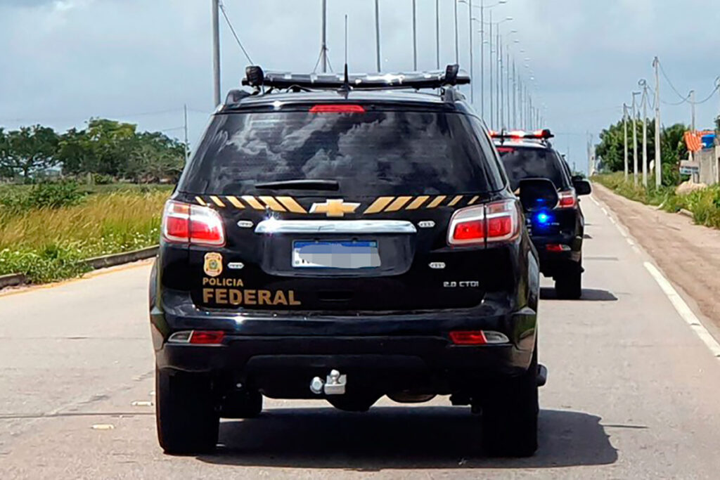 Polícia Federal faz buscas e tenta prender suspeitos de espionagem ilegal e fake news em JF 1 polícia federal pf Trio é preso por manter vítima em condições análogas à escravidão por 8 anos em município mineiro