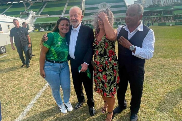 Lula chega a Juiz de Fora e se encontra com trabalhadores no Viaduto Roza Cabinda 1 chegada lula by divulgacao sport editada