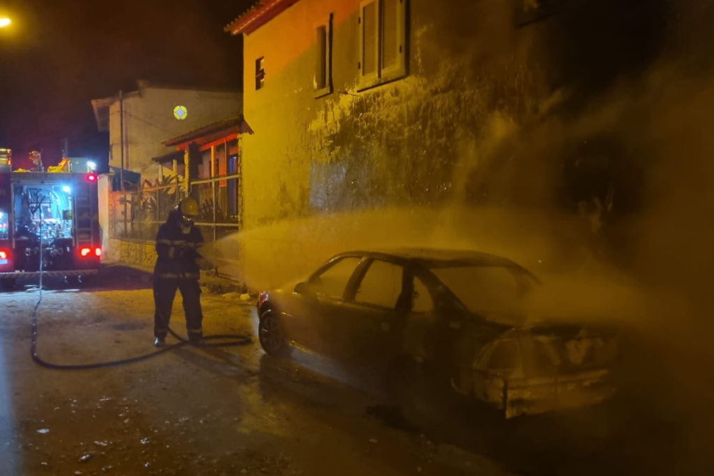 Bombeiros combatem incêndio em Tiradentes 1 incêndio