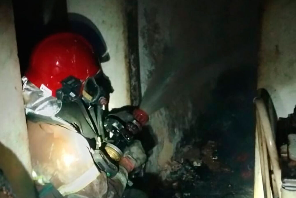 Vela deixa apartamento em chamas; caso é o segundo em menos de um mês 2 vela