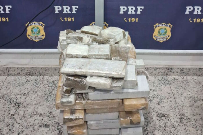 Maconha apreendida pela PRF em perseguição