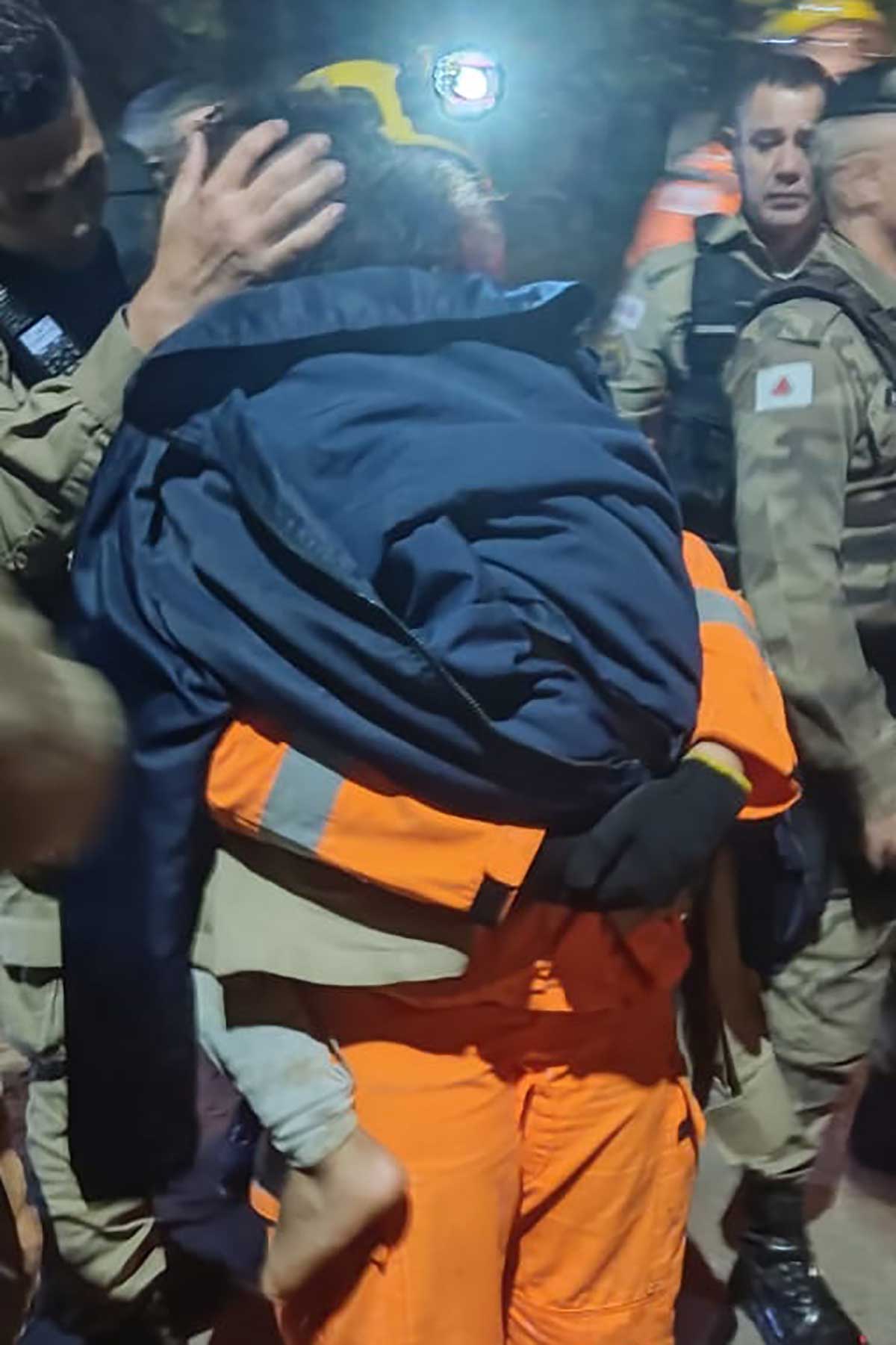 Suspeito de estuprar e tentar matar criança em matagal é preso na Zona Sul de JF 2 menina resgatada mata divulgacao corpo de bombeiros