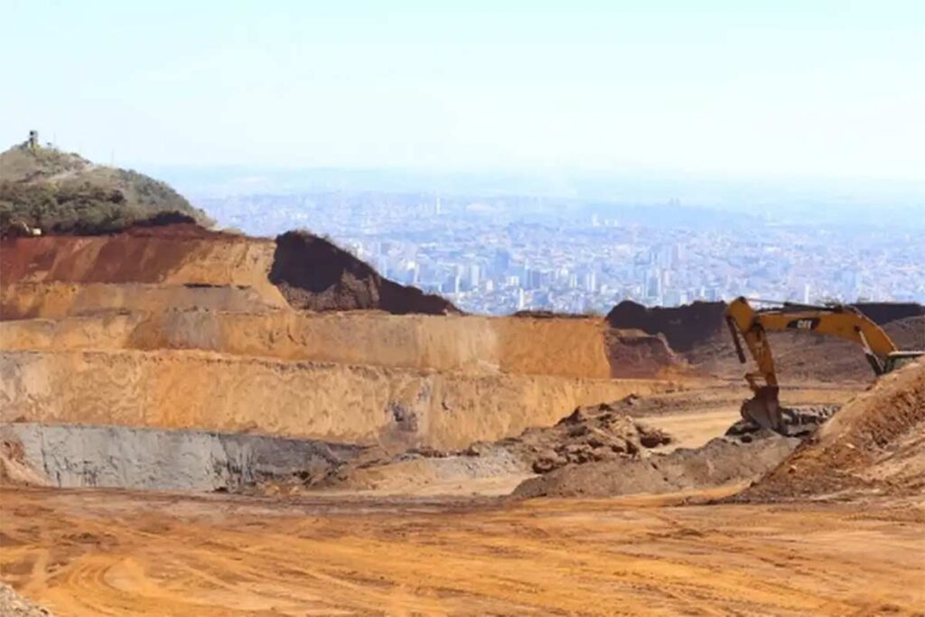 MPMG determina apreensão de caminhões de empresa de mineração na Serra do Curral 1 atividade de mineração na Serra do Curral, em Belo Horizonte