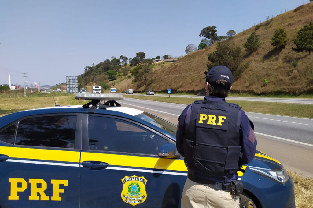 Médico morre em acidente na BR-116 1 Motociclista morre ao bater em ônibus na BR-267