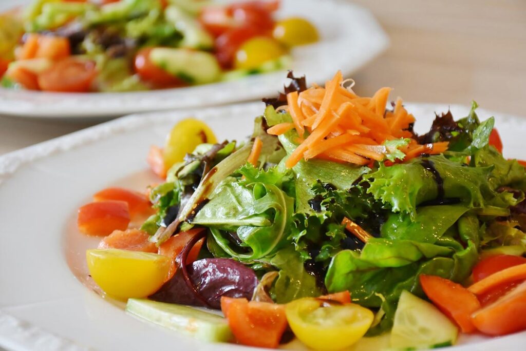Saiba como um prato colorido pode fazer bem para os ossos 1 salada prato colorido pixabay