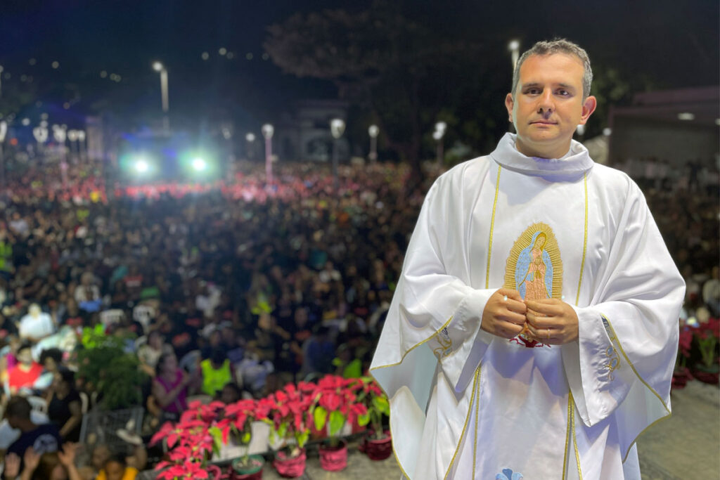 Padre Pierre assume Paróquia Santíssima Trindade, no Poço Rico 1 padre pierre missa do impossível