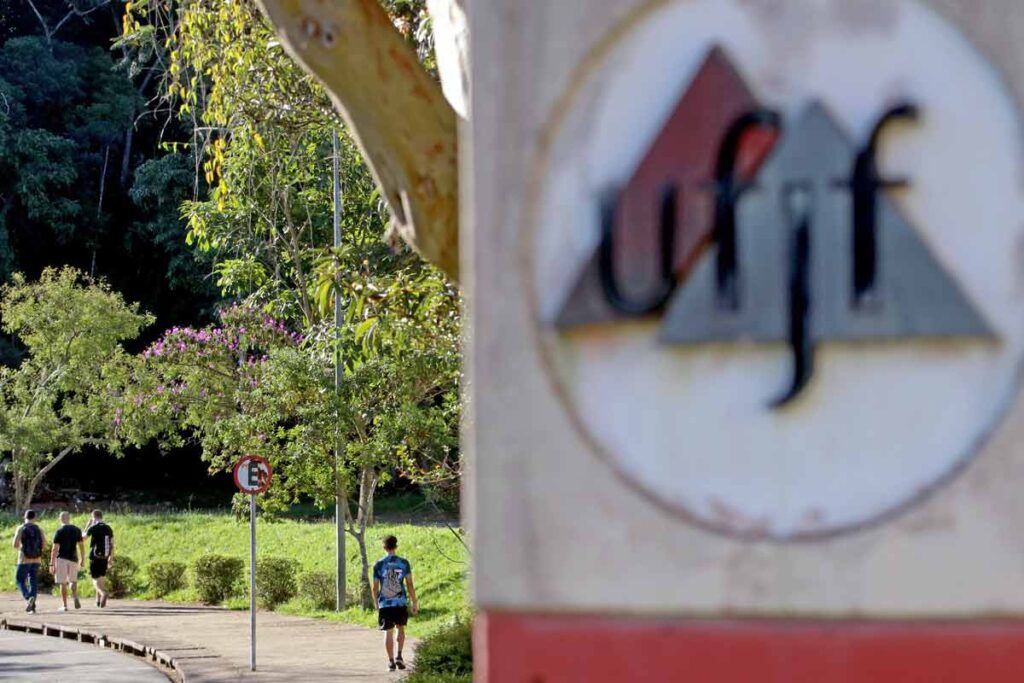 UFJF recebe R$ 6 milhões do PAC para construir prédio de Medicina Veterinária 1 UFJF publica edital com 30 vagas para professores
