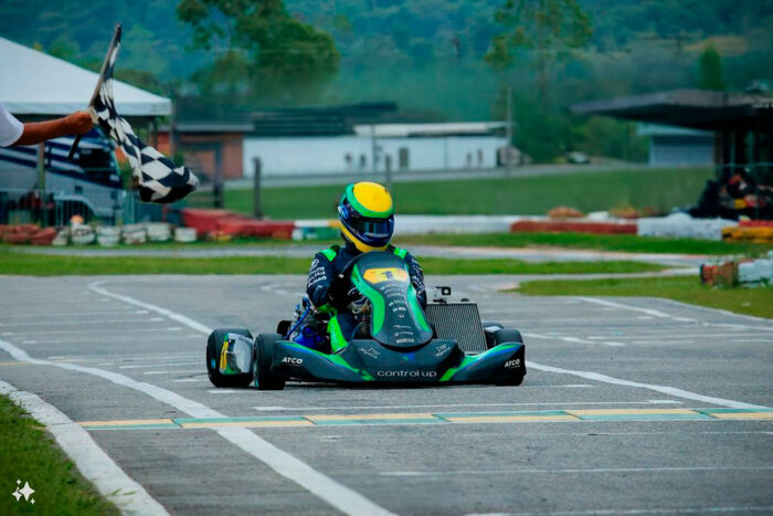 Ganhar ou ganhar: piloto de kart radicado em JF se prepara para a Copa Brasil 1 Carlos Gomes kart