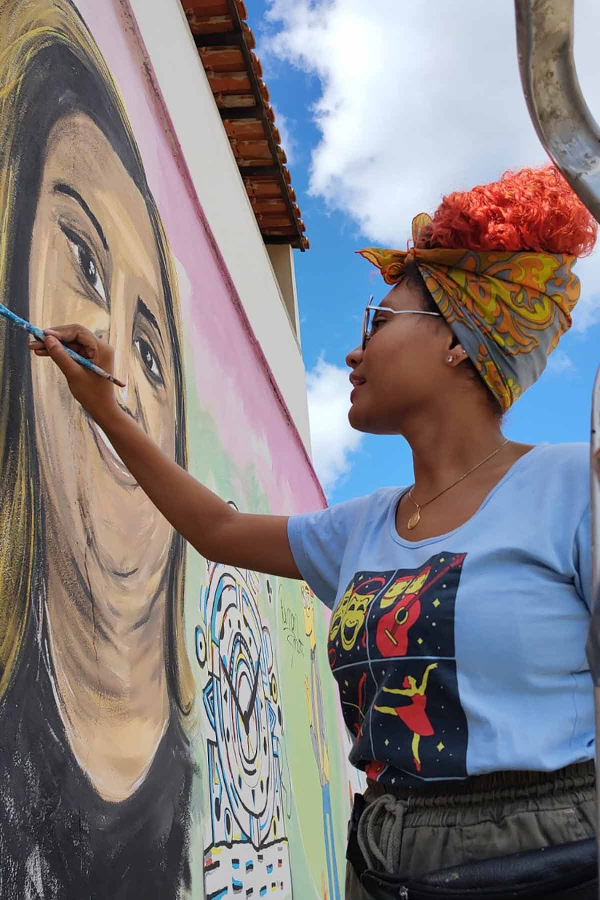 Conheça Danielly Gomes Oliveira: artista das pinturas na sala de leitura da Praça CEU 2 Danielly Gomes Oliveira