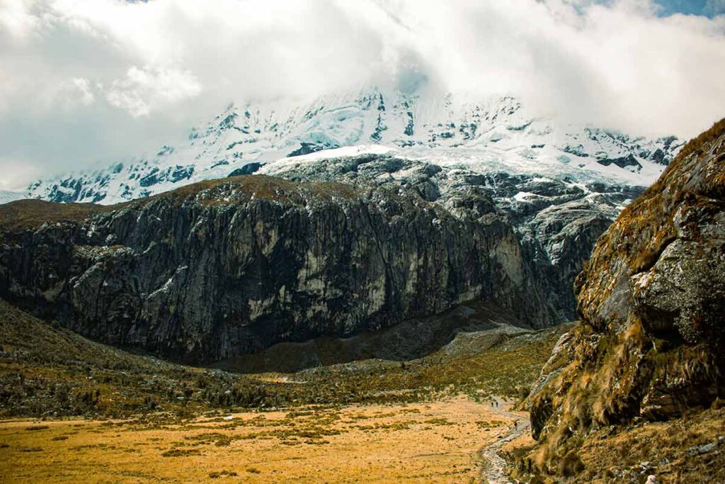 Corpo de alpinista desaparecido é encontrado mumificado em montanha no Peru 1 Huascaran-Peru
