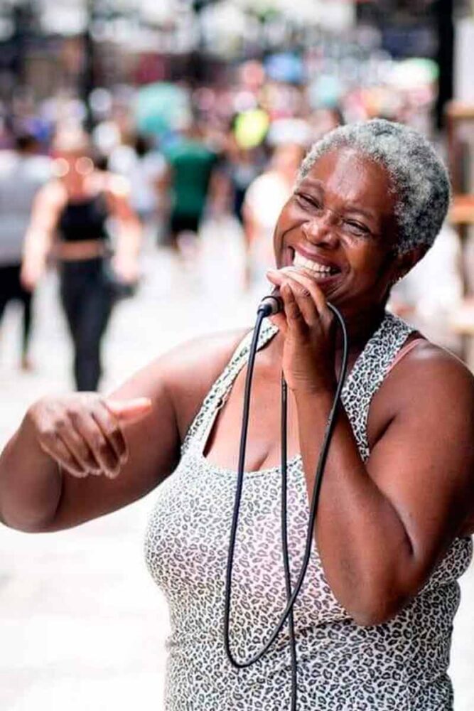 Conheça Rosa Morena: cantora de rua do Calçadão 2 Rosa Morena 2 Arquivo Pessoal