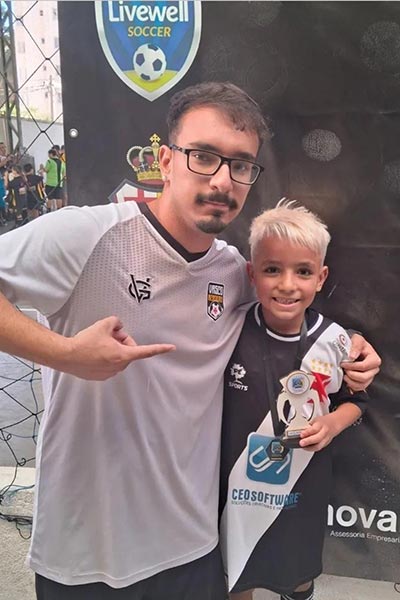 Menino de 7 anos da região é aprovado no Flamengo 2 Vicente. Foto Arquivo pessoal