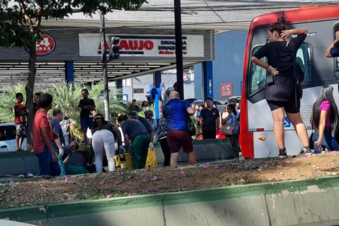 Idoso morre após ser atropelado por ônibus na Rio Branco 1 Homem é atropelado por ônibus na Rio Branco
