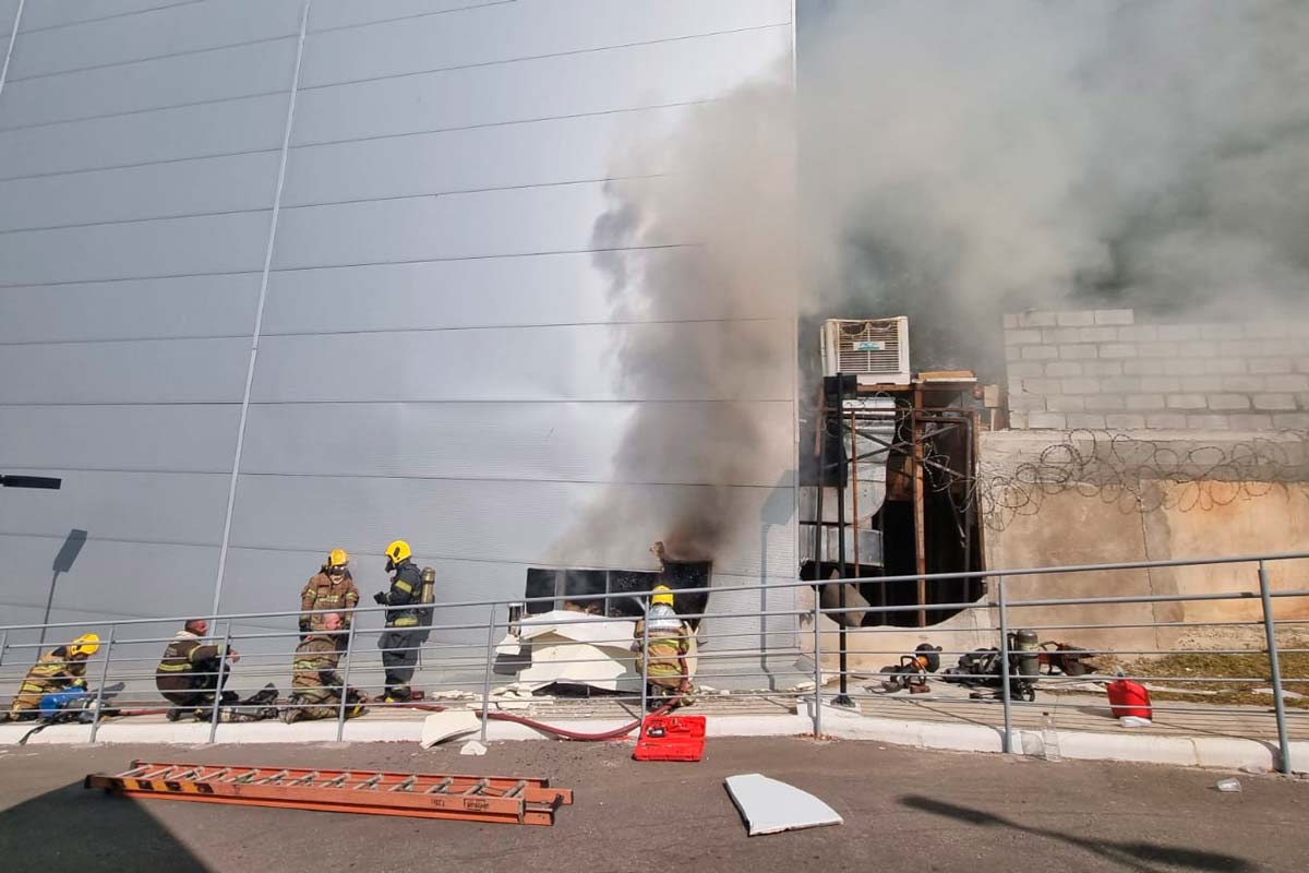 incendio-drogaria-rio-branco-leonardo-costa-2 incendio-drogaria-rio-branco-leonardo-costa-2