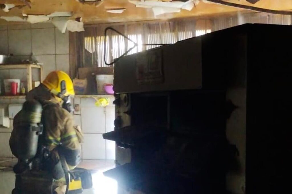 Incêndio atinge padaria no Centro de Juiz de Fora 2 incendio padaria centro bombeiros site dest