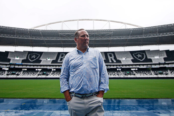 Textor pede teto salarial no Brasileirão e alerta: 'Se não, o Bahia vai comer nosso almoço' 1 John Textor