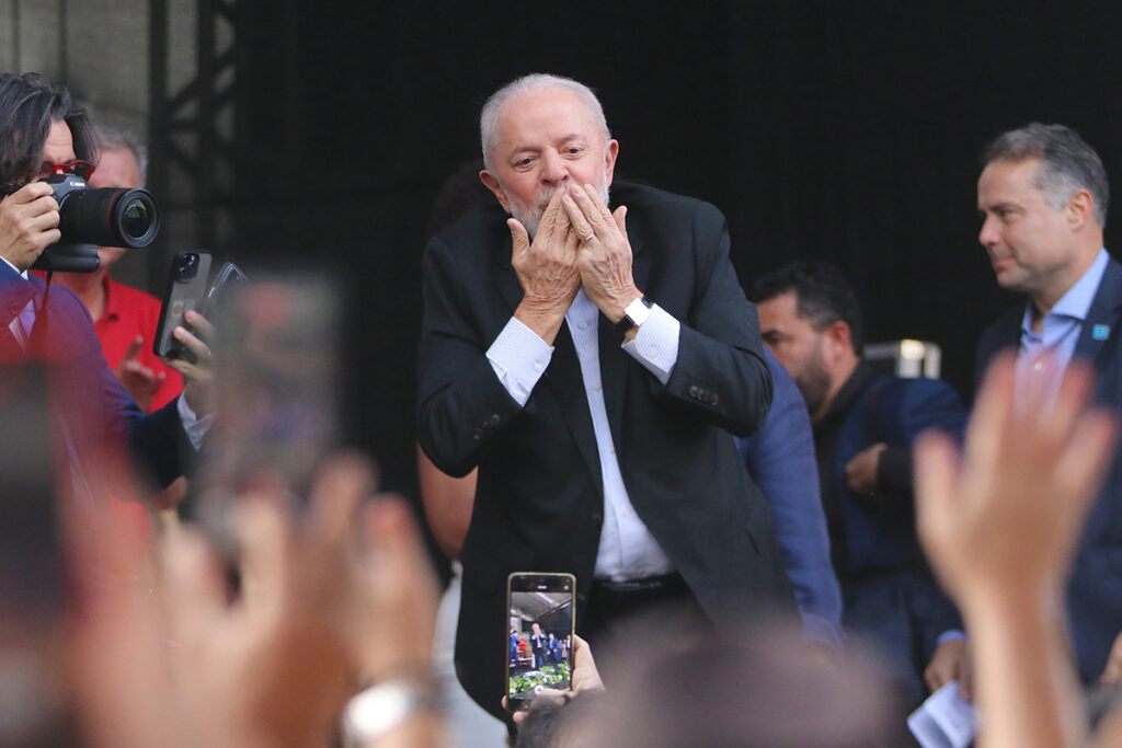 Não quero comprar a Cemig para privatizar, diz Lula em entrevista a rádios de Minas 1 Não quero comprar a Cemig para privatizar, diz Lula em entrevista a rádios de MG