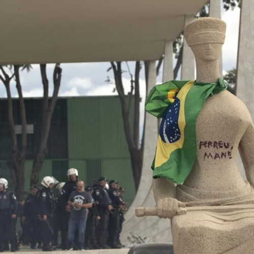 PGR denuncia mulher que pichou 'Perdeu, mané' em estátua do STF 1 mulher pichou perdeu mane estatua justica foto joedson alvez agencia brasil site