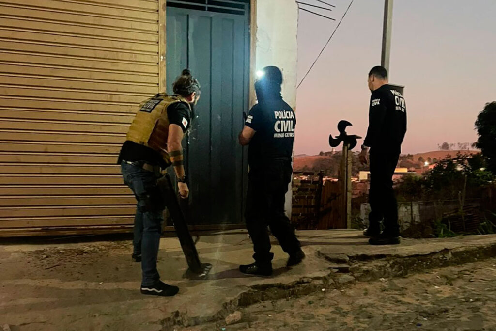 Três são presos sob suspeita de matar usuário de drogas em Bicas 2 Três são presos suspeitos de matar usuário de drogas em Bicas