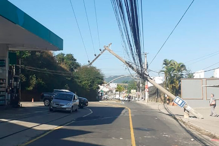 Moradores do Bandeirantes ficam sem energia após acidente