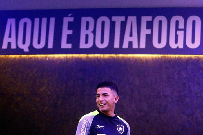 Botafogo apresenta o meia argentino Thiago Almada 1 thiago almada by vitor silva botafogo