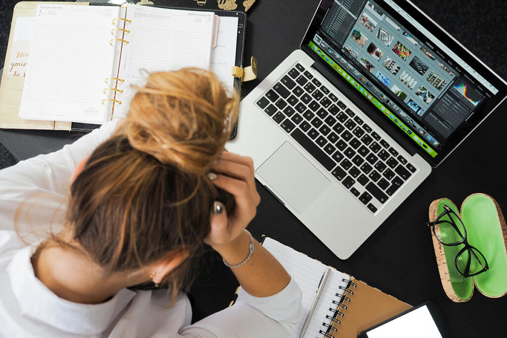 Rotina de trabalho irregular na juventude impacta saúde após os 50 anos 1 trabalho by pexels