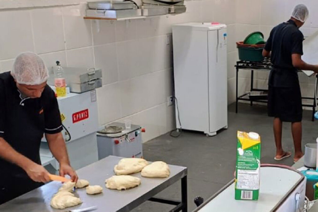 40 adolescentes acautelados iniciam cursos profissionalizantes na gastronomia em Juiz de Fora 2 cursos profissionalizantes