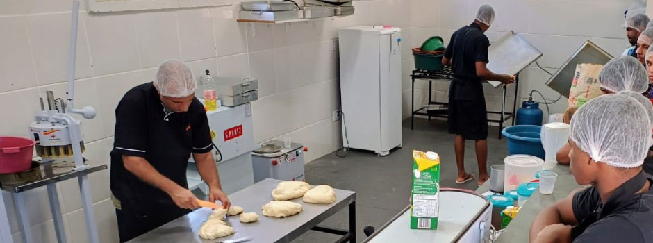 40 adolescentes acautelados iniciam cursos profissionalizantes na gastronomia em Juiz de Fora 1 cursos profissionalizantes