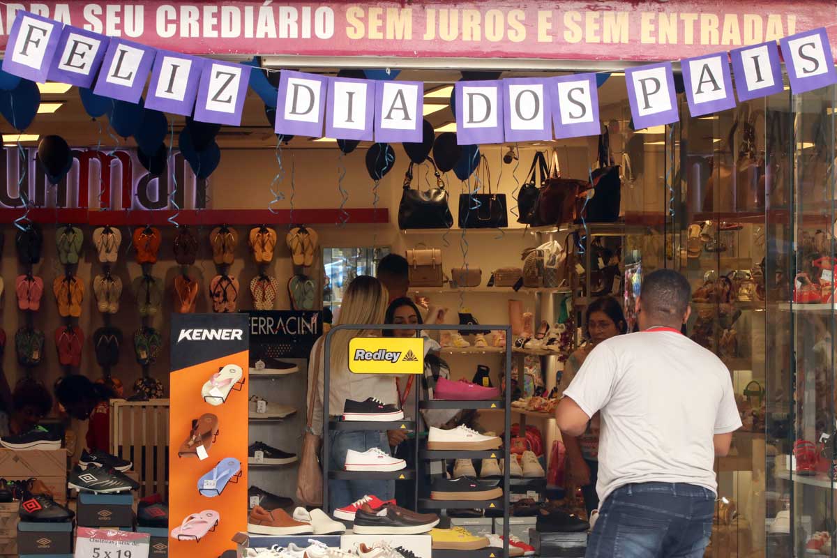 Consumidores pretendem gastar até R$ 200 em presentes para o Dia dos Pais 3 comércio Dia dos Pais