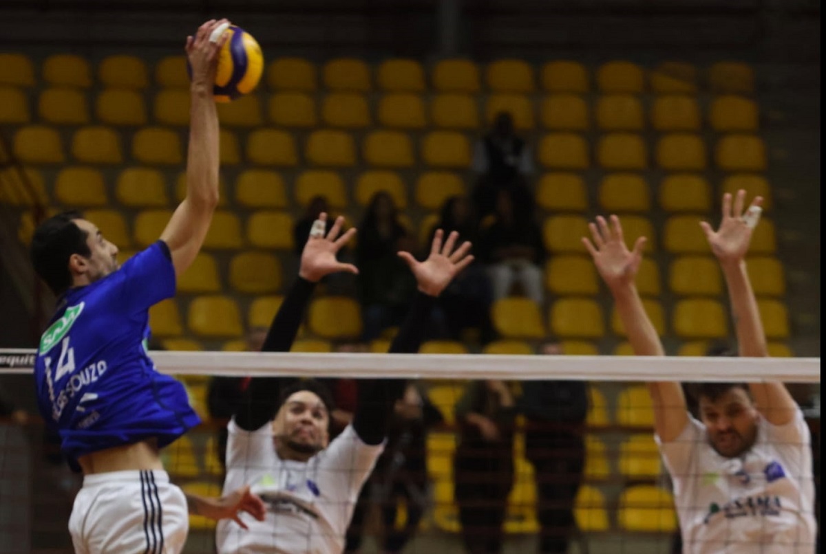 Com recorde de público, JF Vôlei tem atuação de gala, mas perde para o Sada Cruzeiro por 3 sets a 2 1 JF Vôlei