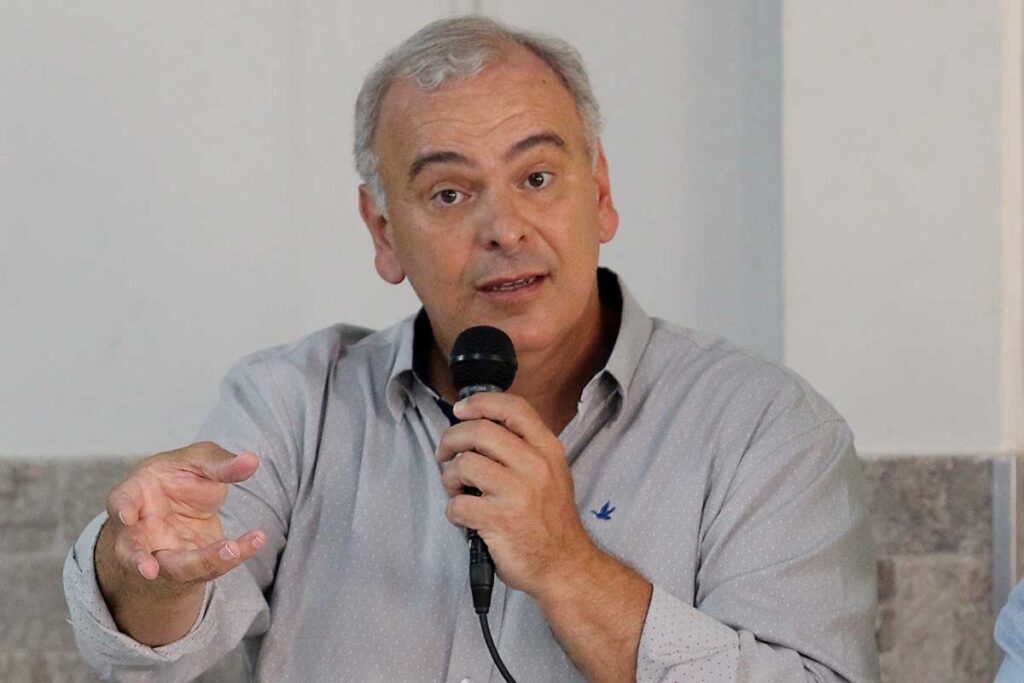 Justiça Eleitoral determina suspensão de material de campanha de Júlio Delgado 2 Júlio Delgado