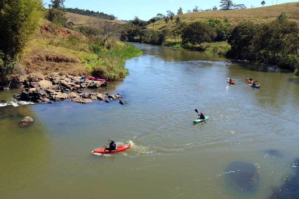 Modalidade medalhista nas Olimpíadas, canoagem tem aulas ofertadas por campeão brasileiro em Juiz de Fora 2 LEO COSTA CANOAGEM 000