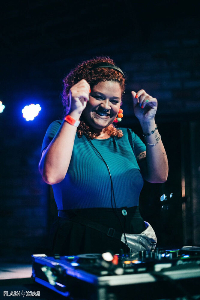 Conheça Nat Baby: DJ que mistura ritmos para atingir todos os corpos 1 Nat BabyCredito Cultural Bar