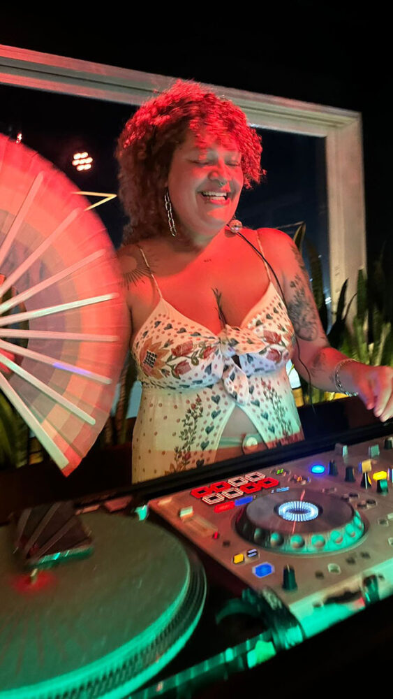 Conheça Nat Baby: DJ que mistura ritmos para atingir todos os corpos 2 NatbabyCredito Arquivopessoal