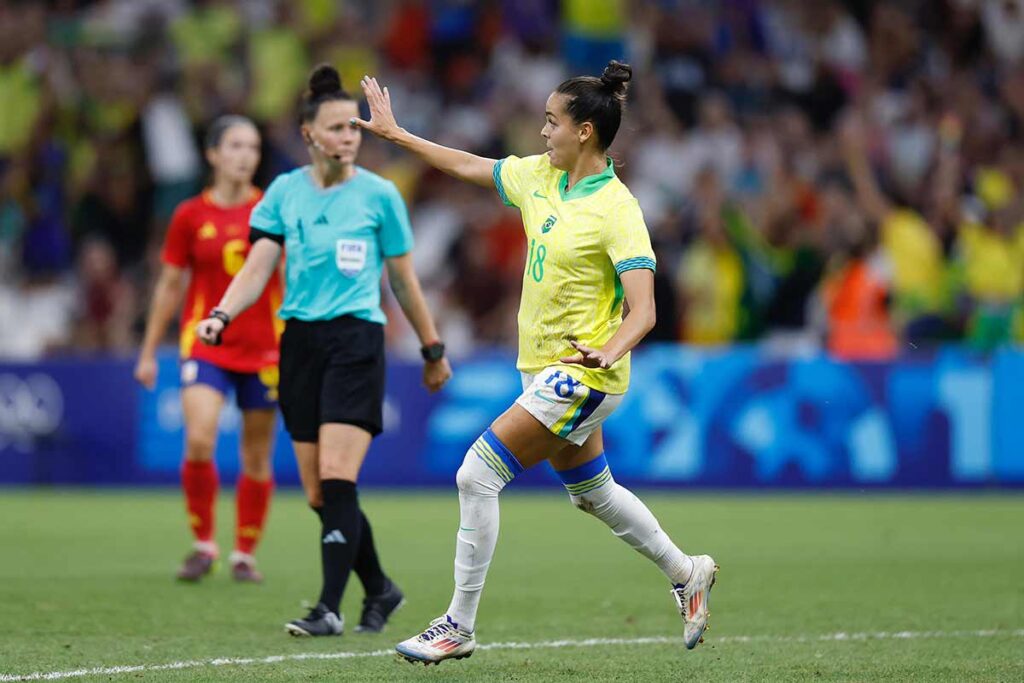 Brasil é prata no futebol feminino após revés contra EUA na final 3 Selecao Brasileira de Futebol Rafael Ribeiro CBF