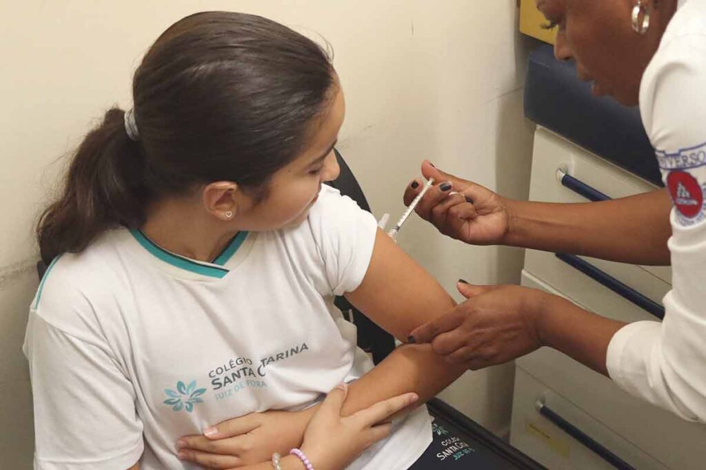Vacinação contra a dengue: dia D acontece sábado em Juiz de Fora 1 Campanha de Vacinação nas Escolas começa em Minas Gerais
